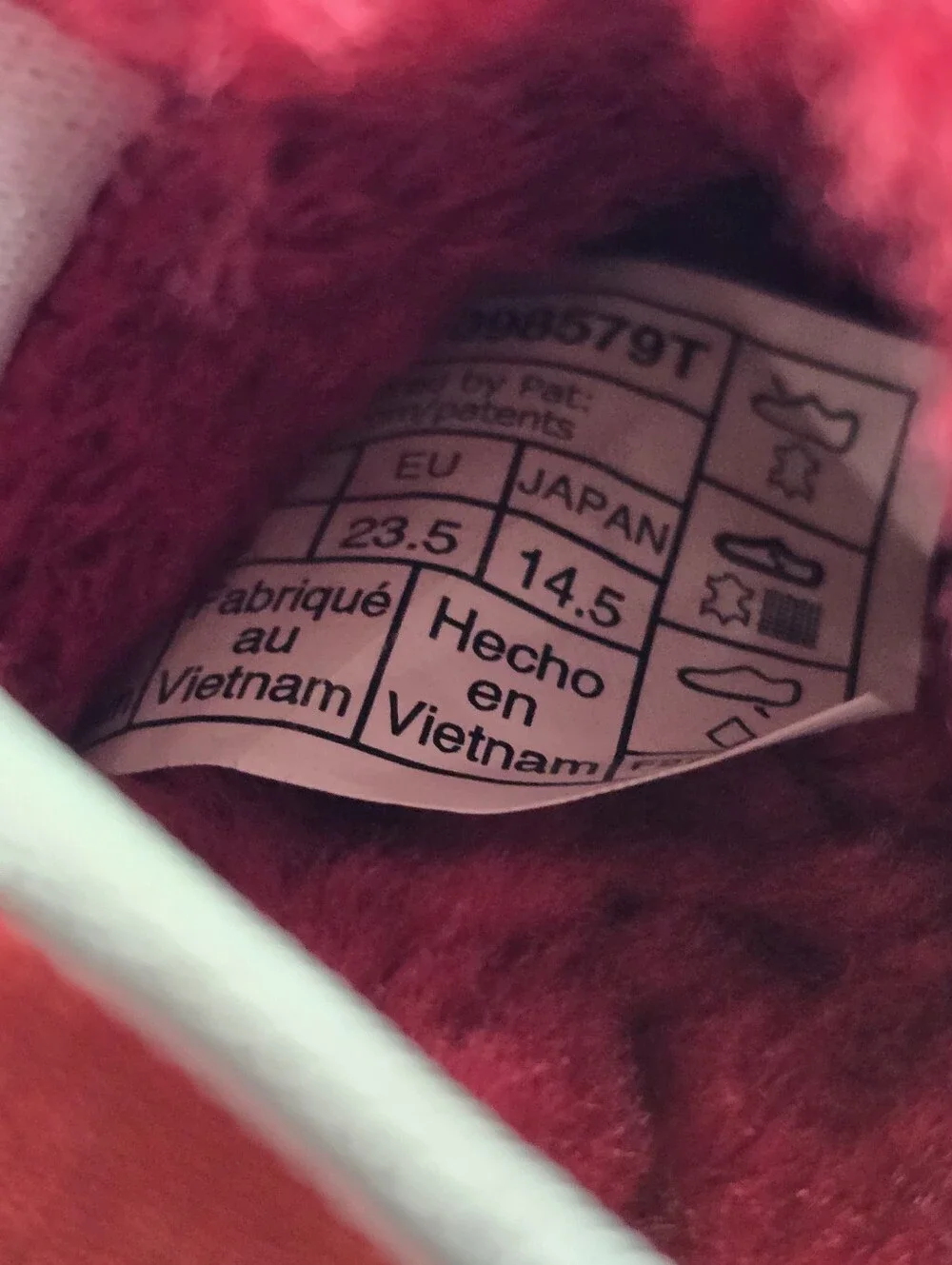 UGG‎ Fluff Yeah Slide toddler red size 7C used once